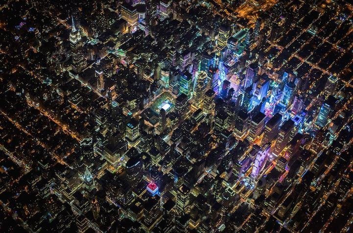 纽约市的灯红酒绿、明暗相间的夜景一览无余。